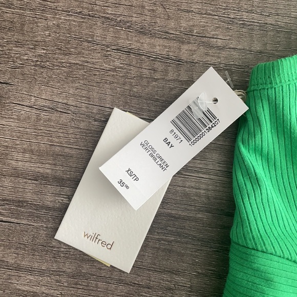 Aritzia Wilfred Bay crop top in gloss green - Picture 2 of 5